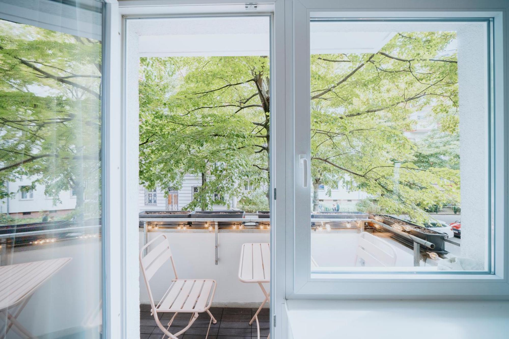 Appartement Lovely With Balcony - Cozy , Near Kadewe & Kurfuerstendamm Berlijn