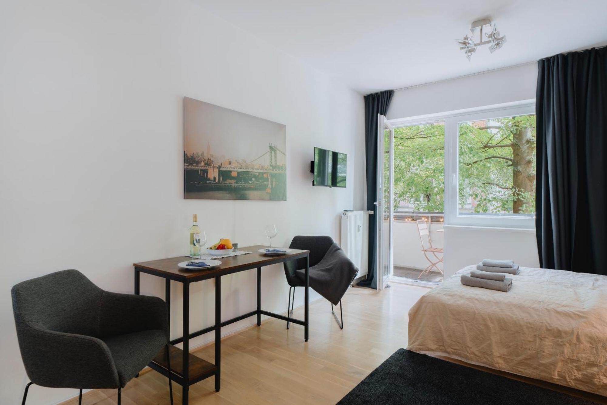 Appartement Lovely With Balcony - Cozy , Near Kadewe & Kurfuerstendamm Berlijn