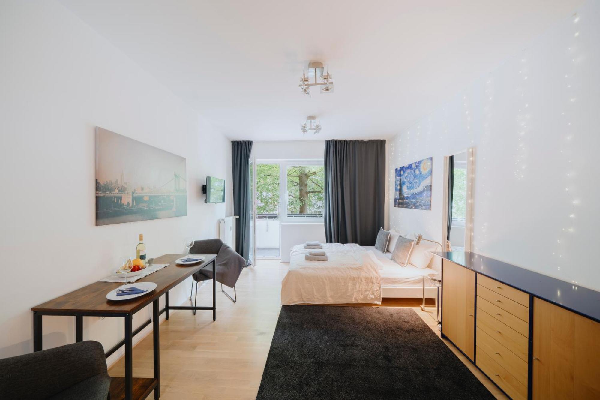 Lovely With Balcony - Cozy , Near Kadewe & Kurfuerstendamm Appartement